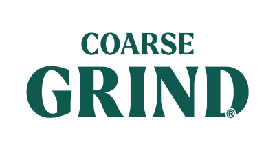 الصورة عبارة عن شعار Corse Grind مكتوبة باللون الاخضر مع خلفيه بيضاء