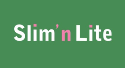 الصورة عبارة عن شعار "Slim N' Lite" مكتوبة باللون الابيض والوردي مع خلفيه خضراء