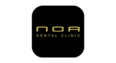 تُظهر الصورة شعارًا لعيادة "NOA Dental Clinic". يحتوي الشعار على خلفية سوداء مع كتابة "NOA" بخط عصري وأنيق، وتحتها عبارة "DENTAL CLINIC" بحجم أصغر. يظهر النص بلون أصفر ذهبي، مما يمنحه مظهرًا أنيقًا واحترافيًا.